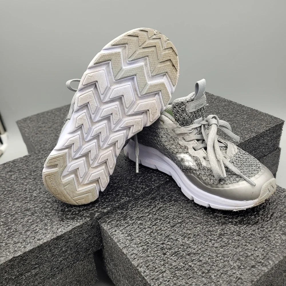 Saucony Girl's Liteform Feel Sneaker, Light Grey Size 13W